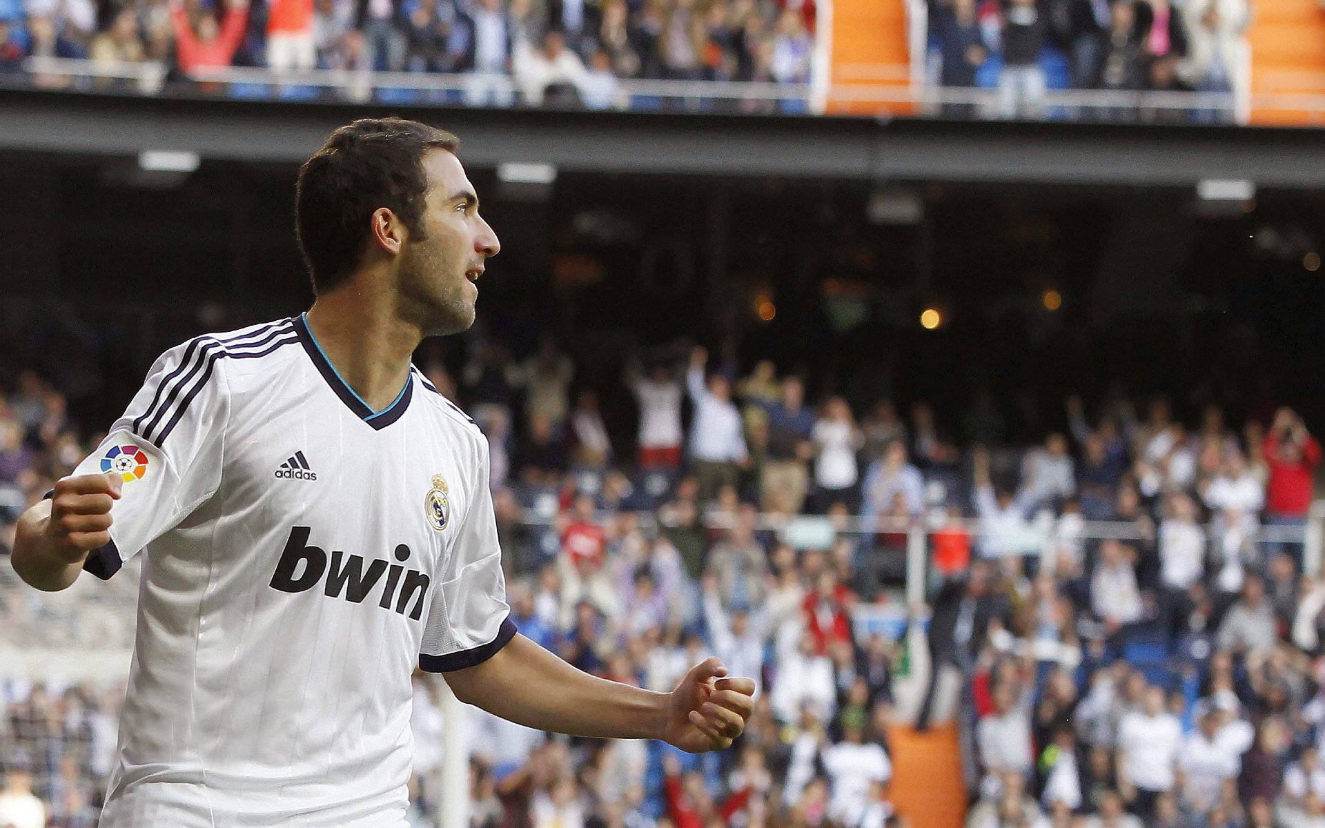 姆巴佩一锤定音，比利亚雷亚尔黑马狂奔，欧冠决赛夜的冰与火之歌